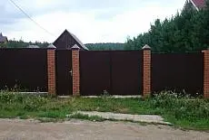 Забор с кирпичными столбами Иркутск август 2019