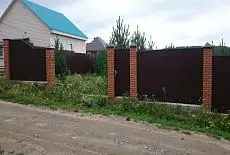 Забор с кирпичными столбами Иркутск август 2019