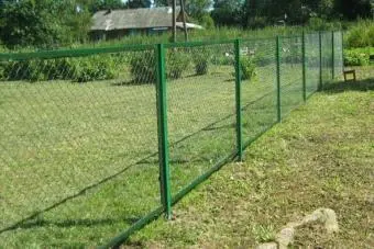 забор из сетки рабицы