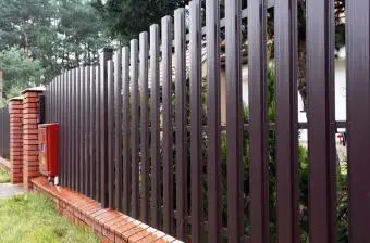 забор из металлоштакетника